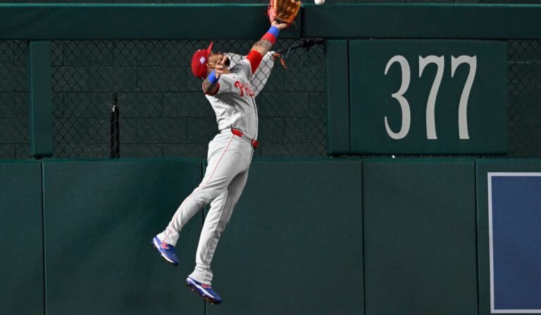 Phillies score eight runs in the ninth inning, rally past the Nationals