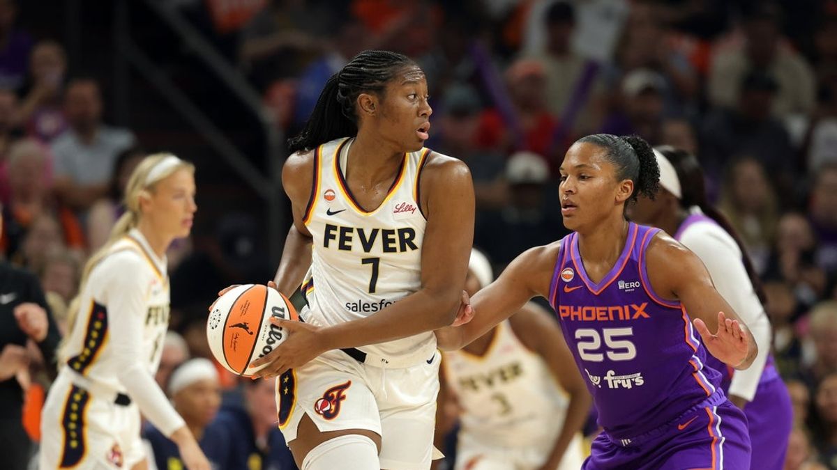 Kelsey Mitchell lifts Fever over Mercury in wild finish