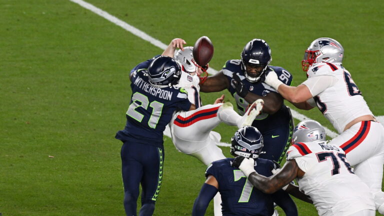 Seahawks, Patriots report to training camp Friday