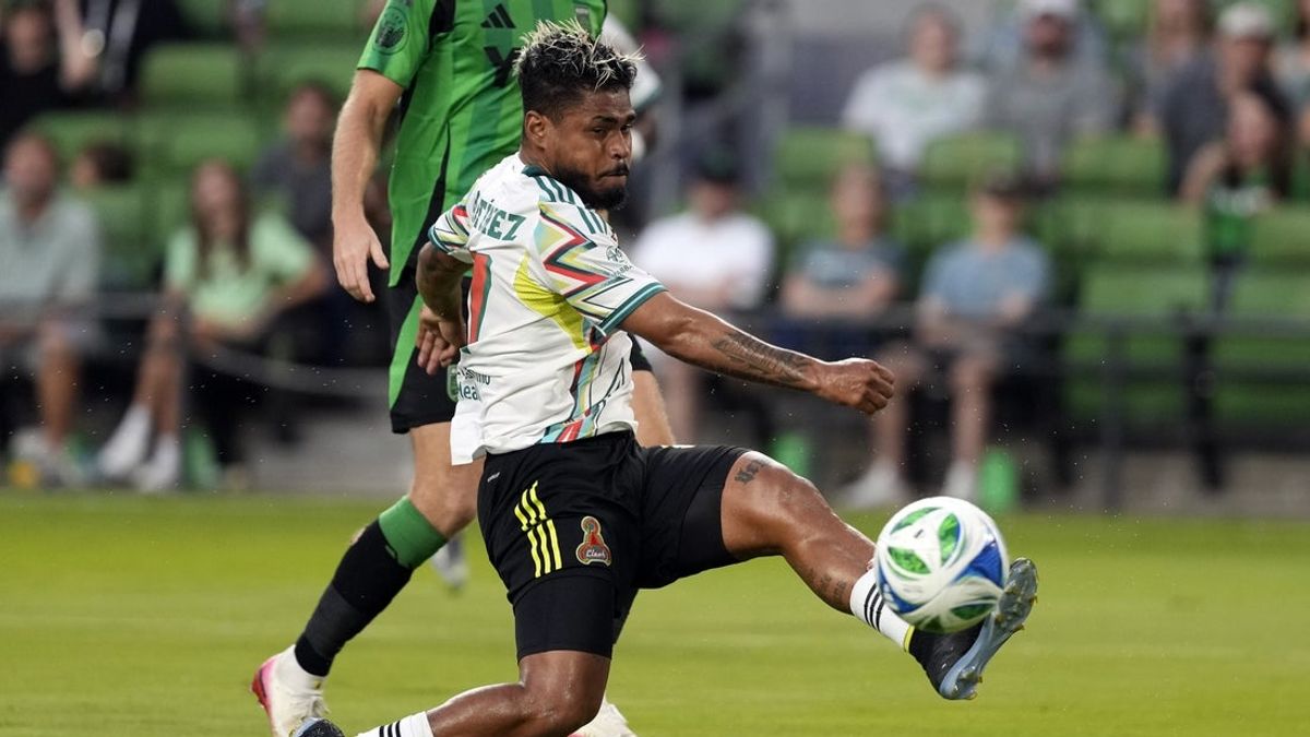 Columbus, Charlotte face off, both boasting newly-signed players