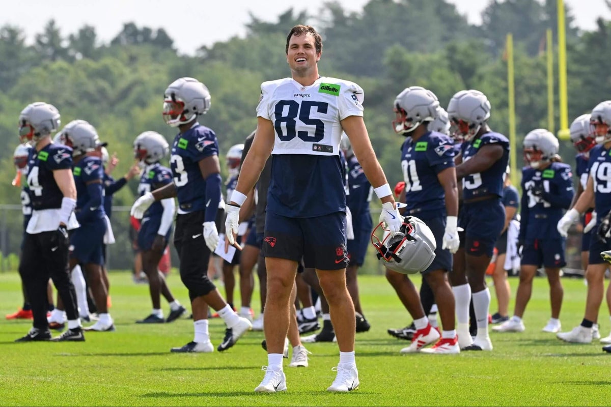 Patriots sign tight end Hunter Henry to 2-year, $16 million extension
