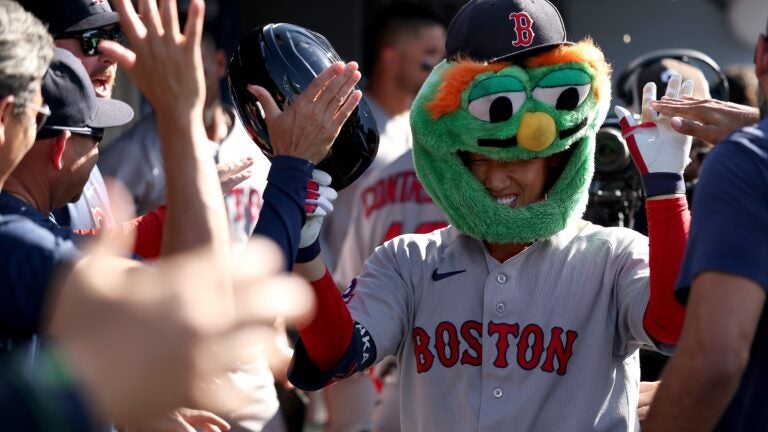 Red Sox homer 3 times over 7 pitches to help sweep Dodgers