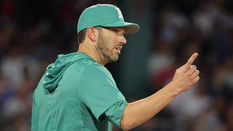 What Red Sox reportedly think of making Tracy full-time manager