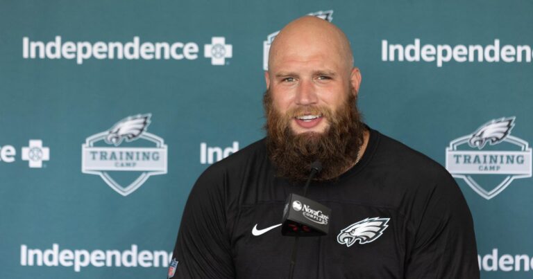 Lane Johnson will remain on the Eagles’ 53-man roster all season